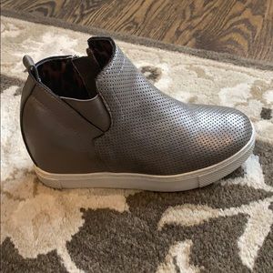 Girls Steve Madden zip sneaker